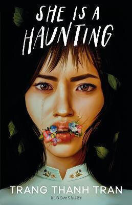 SHE IS HAUNTING (TRAN) (ΑΓΓΛΙΚΑ) (PAPERBACK)